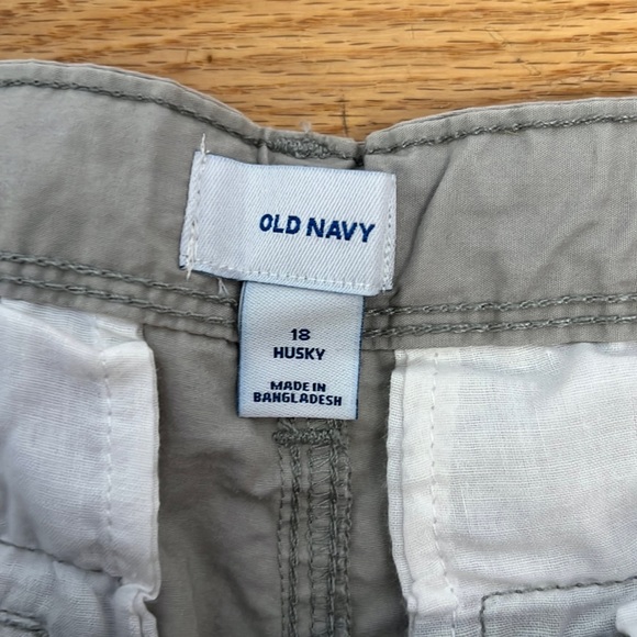 Old Navy 18 Husky Cargo Shorts NWT - Picture 2 of 7